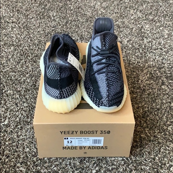 yeezy carbon retail price